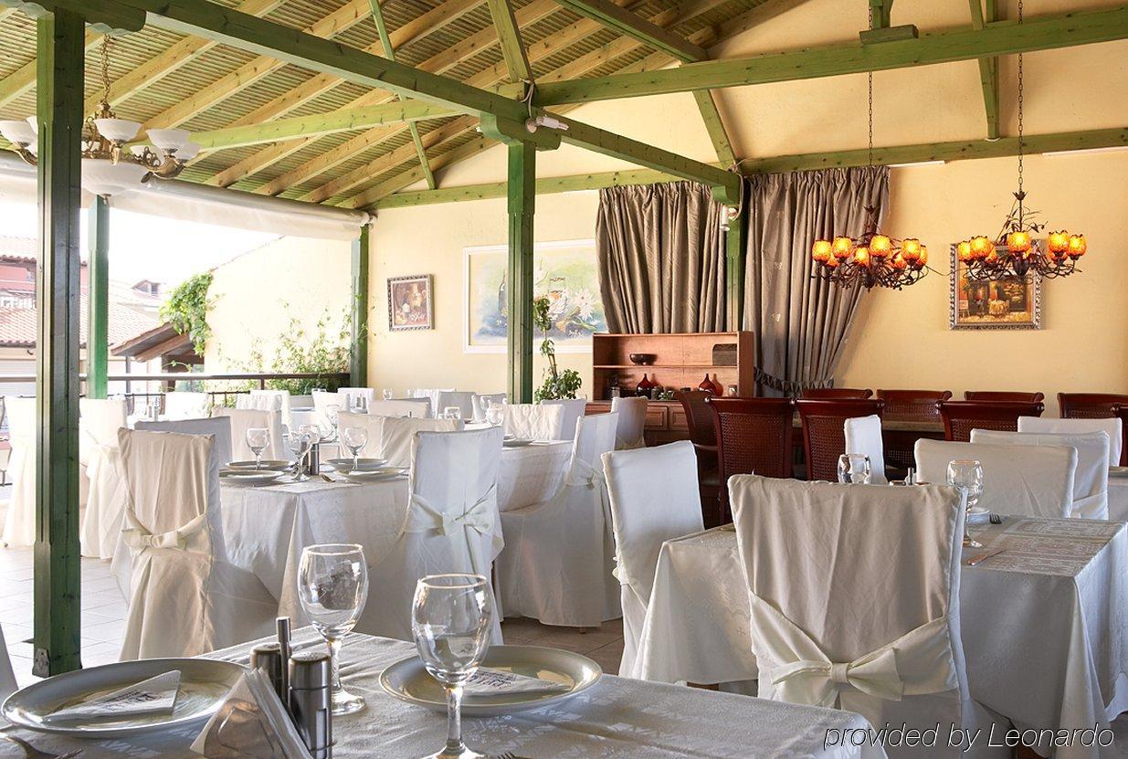 פפקוהורי Pelli Hotel מסעדה תמונה